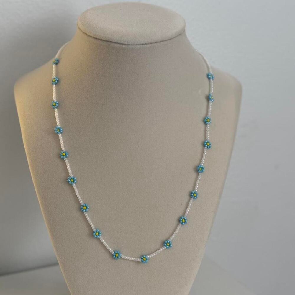 Handmade Blue Daisy Beaded Necklace White Seed Bead Floral Y2K Jewelry - Picture 2 of 4